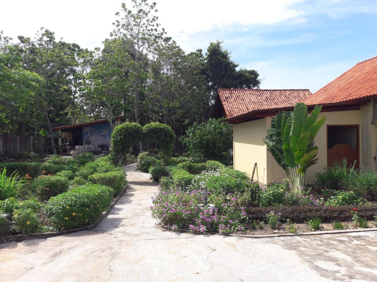 Waha Marind Dive Eco Resort מראה חיצוני תמונה